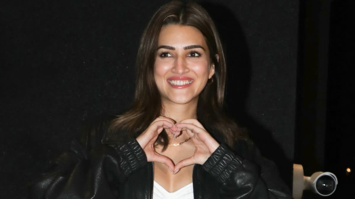 Kriti Sanon Is All Smiles As She Holds Rumoured Boyfriend Kabir Bahia's Hand In Christmas Pic