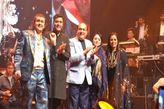 Sonu Nigam pays tribute to Mohammed Rafi