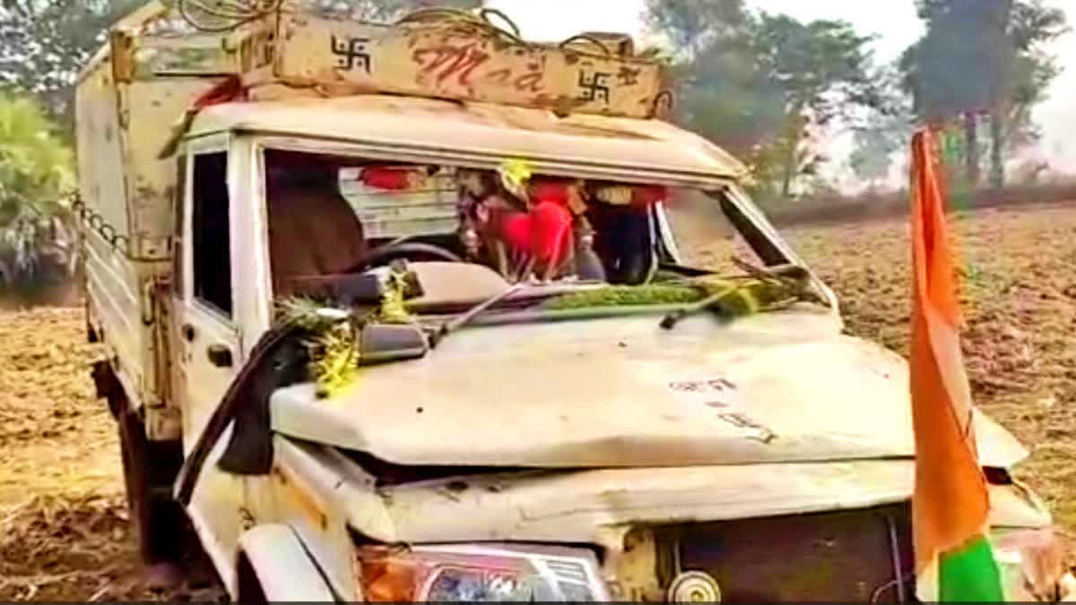 A Class IX student of Mala Biharpur High School in Cuttack district was killed after the pick-up van in which he was travelling overturned at Banki on Sunday