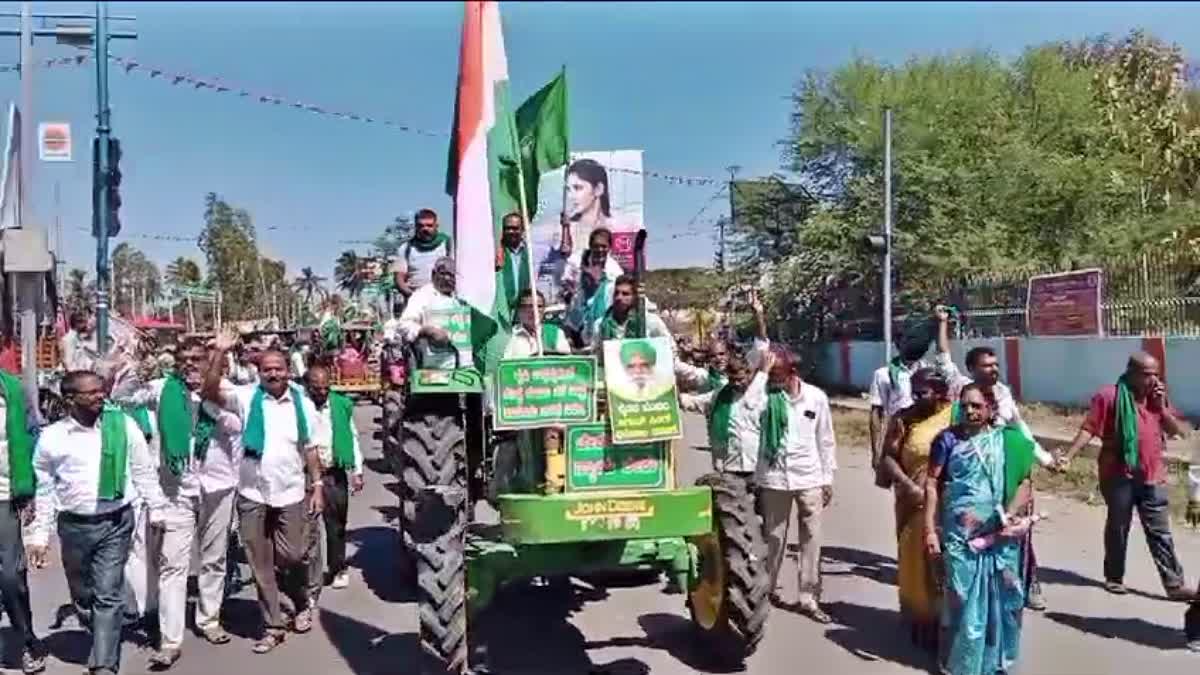 Tractor rally by farmers in Mysuru for MSP on Republic Day