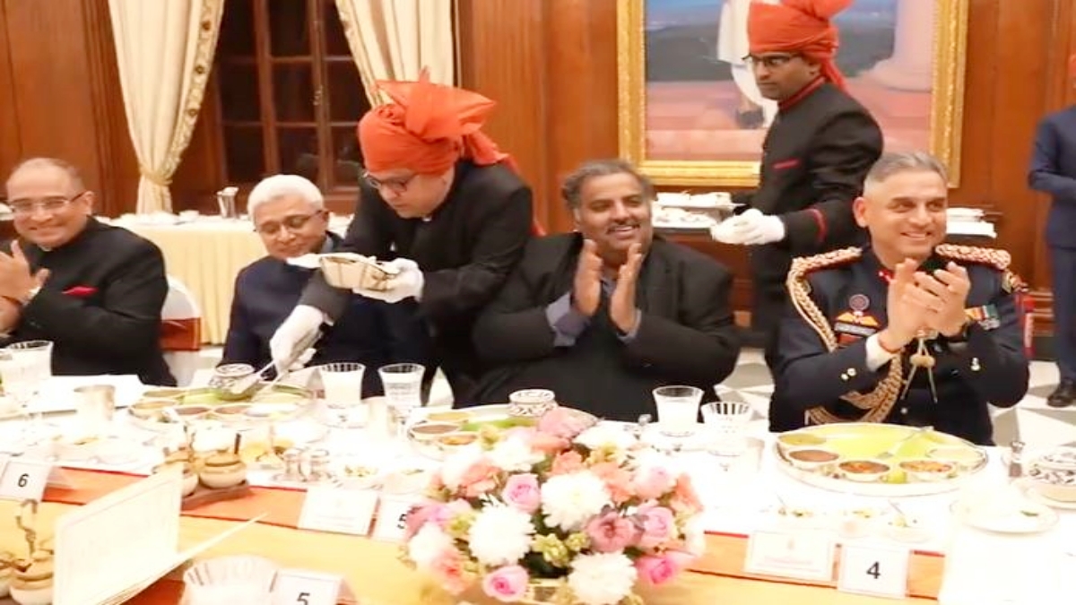 The song won the hearts of those present at the banquet held at Rashtrapati Bhavan