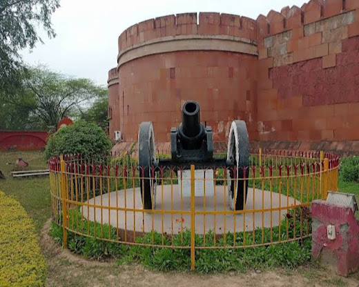 5 famous tourist places in kanpur up.