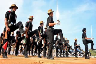 Army personnel take part in the full dress rehearsal for the Republic Day parade, at Manekshaw Parade Ground in Bengaluru on Friday.