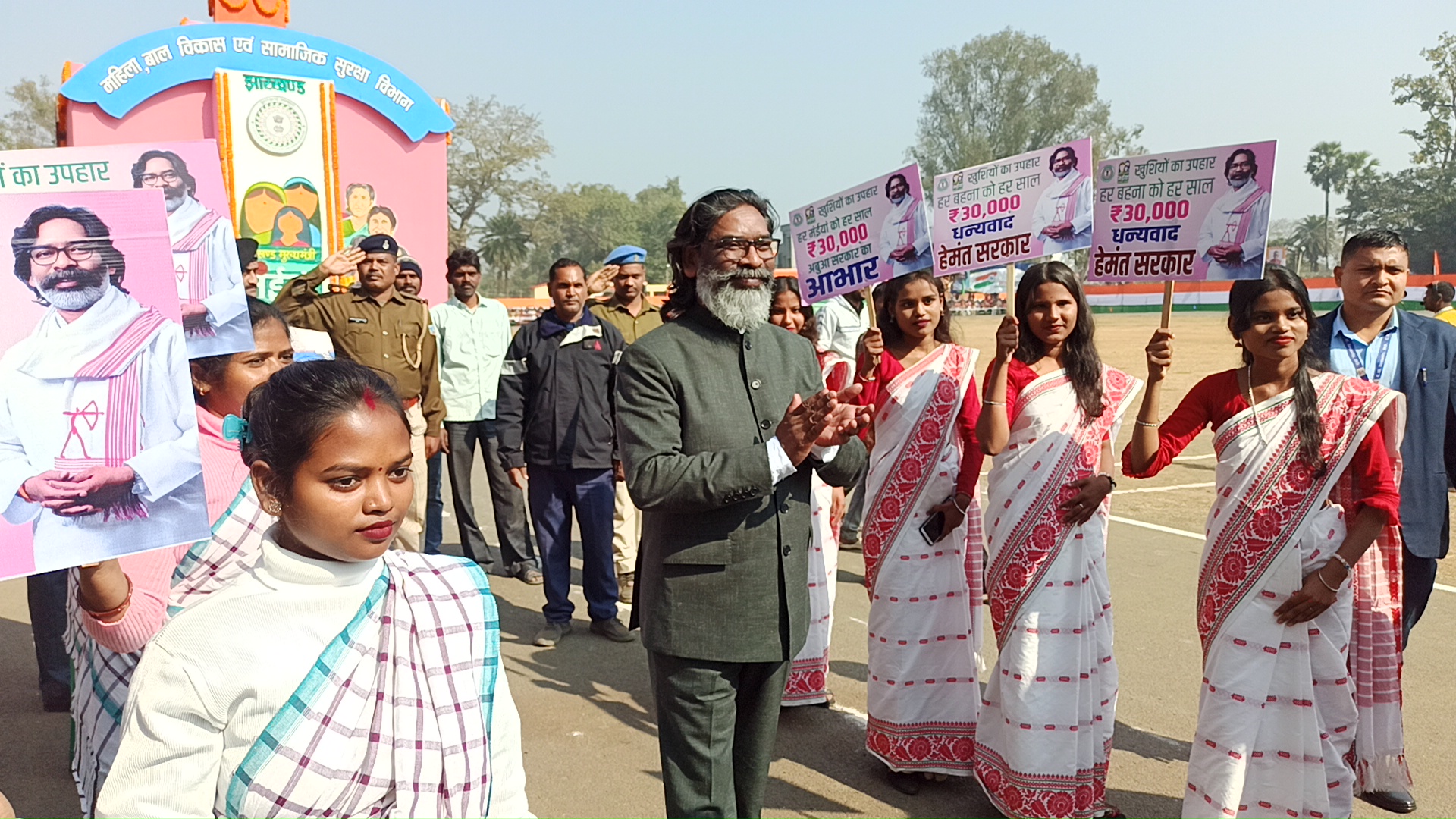 CM HOISTED FLAG IN DUMKA