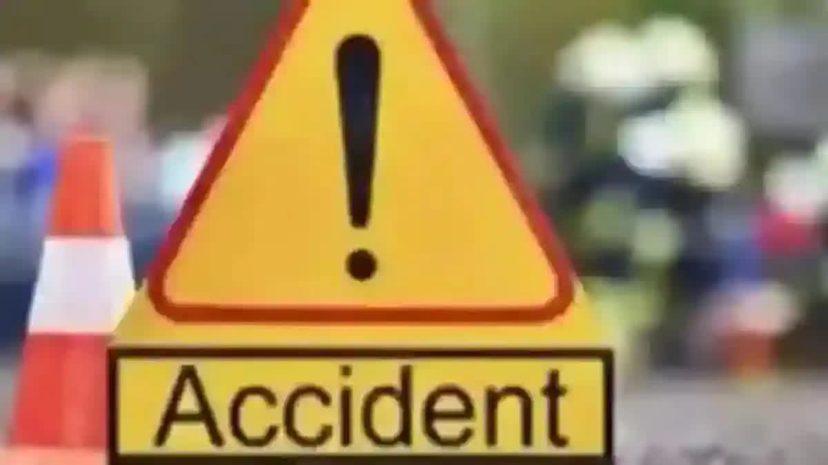 car collides with container  car accident  കാർ കണ്ടെയ്‌നറിൽ കൂട്ടിയിടിച്ചു  ബീഹാറിൽ കാറപകടം