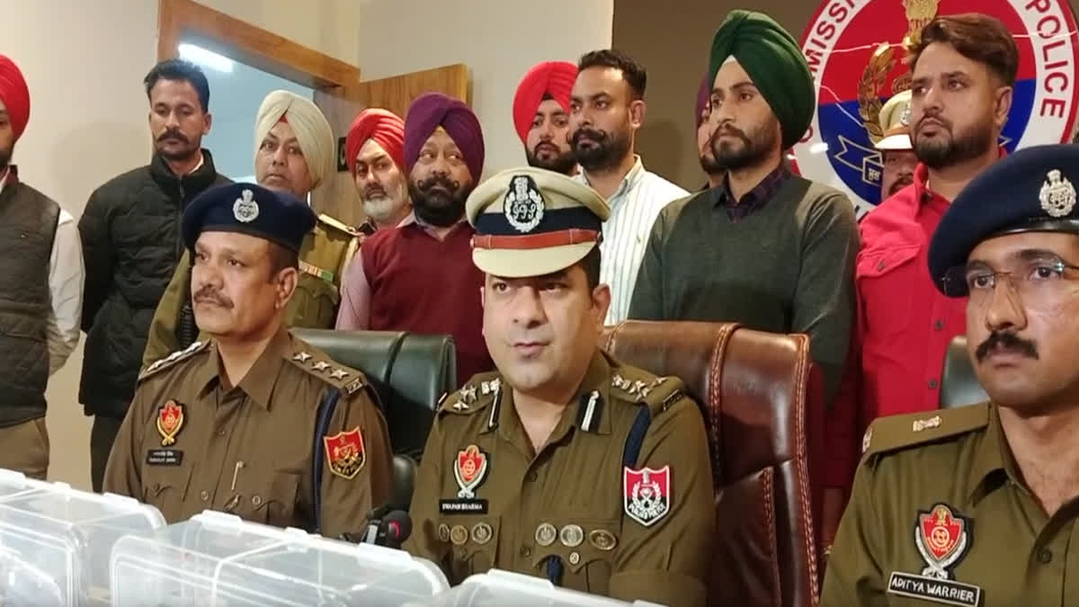 Three accomplices of gangster Lakhbir Singh Landa, who smuggled weapons, were arrested in jalandhar