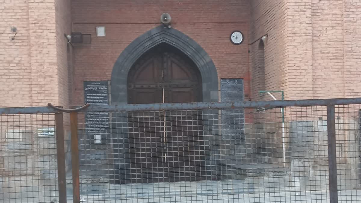 Srinagar Jamia Masjid Closed on Shab e Barat
