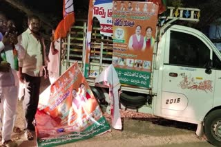 YSRCP_Leaders_Attack_On_BJP_Leaders_In_Narasaraopeta