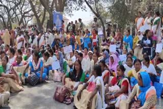 Anganawadi workers protest