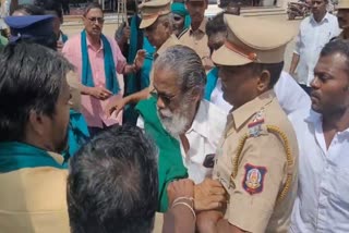 Farmers are protesting at Thiruvarur to support of farmers who are protesting in Delhi