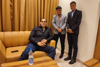 Khali showed tricks to hotel staff