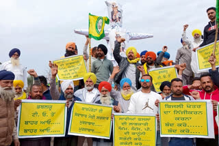 Farmers demanded that the agriculture sector be removed from the WTO pact by staging tractor rallies in several locations in Punjab, Haryana, and western Uttar Pradesh. They also set fire to effigies.