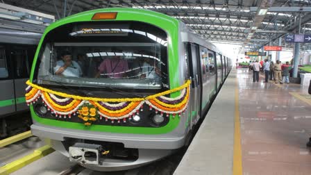 Namma metro  staff stopped the farmer  old clothes  ನಮ್ಮ ಮೆಟ್ರೋ  ಹಳೆ ಬಟ್ಟೆ