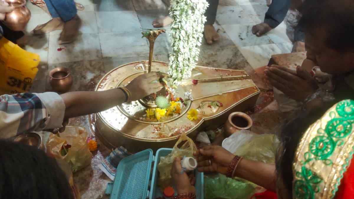 barwani narmada ghat devotees crowd