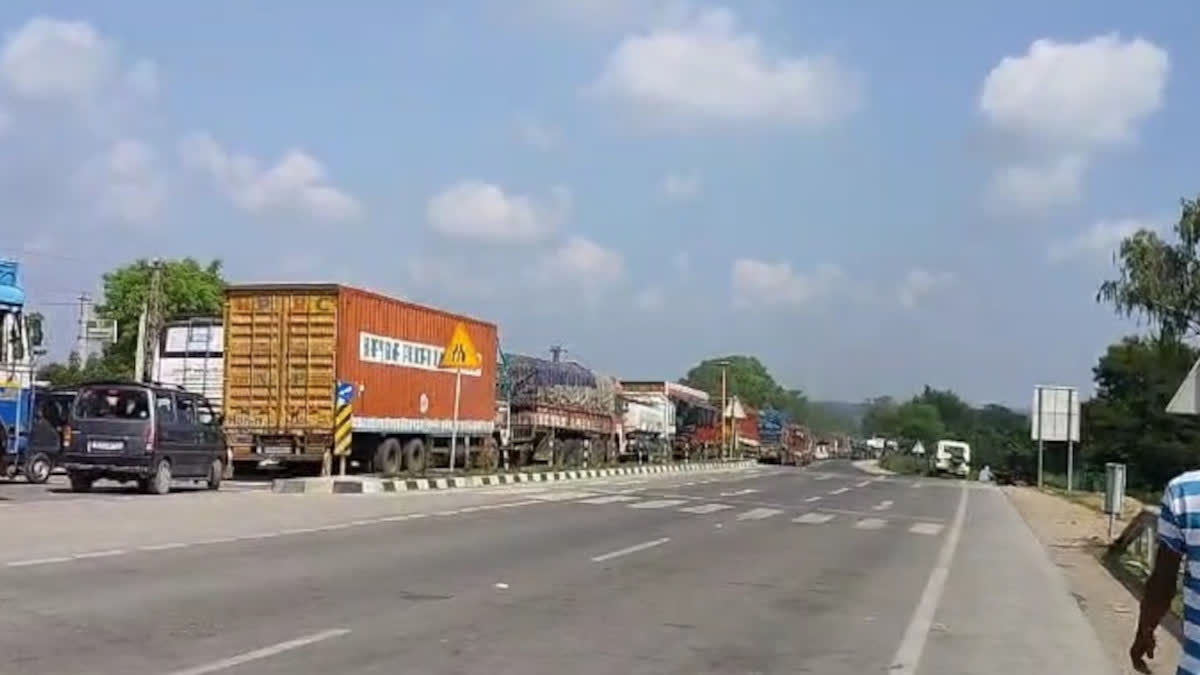 Traffic Jam in Dara Valley