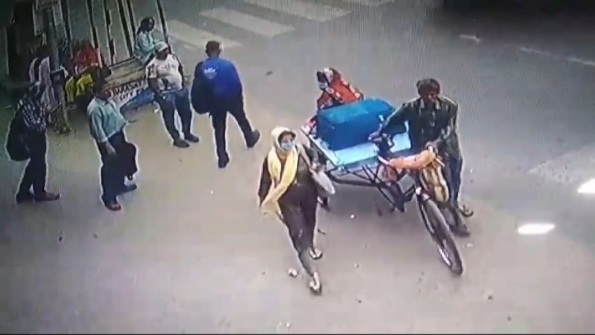 BODY IN TROLLEY BAG AT KOLKATA