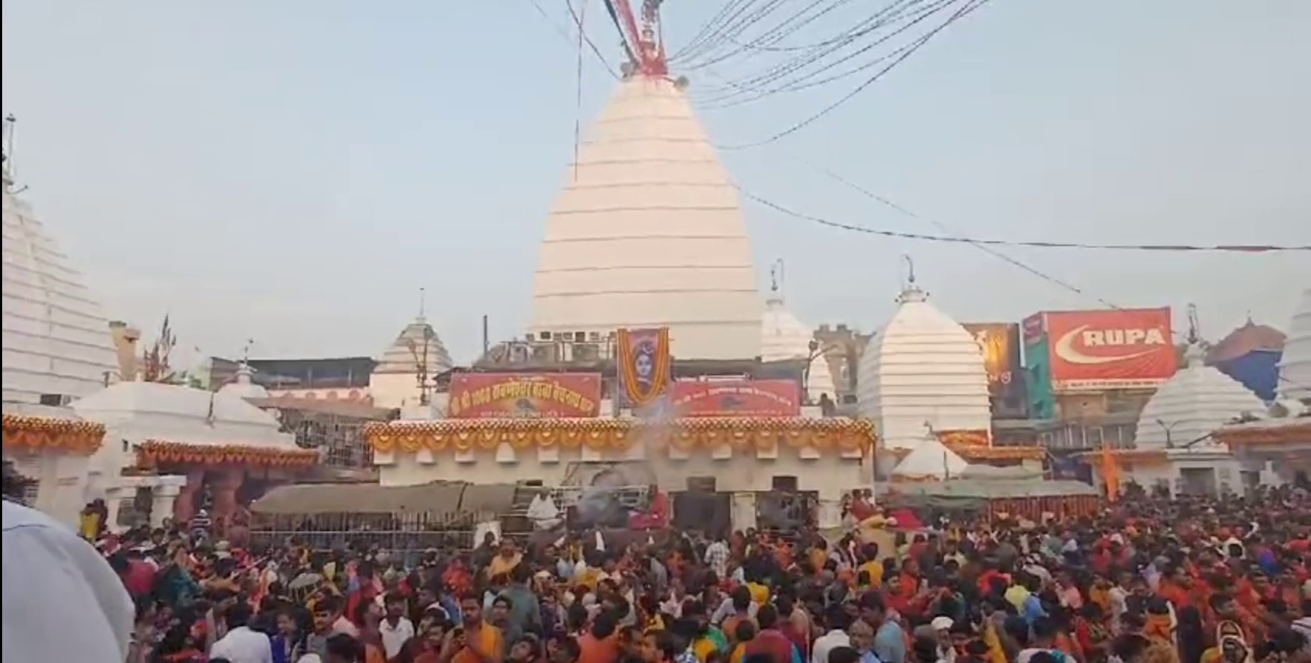 devotees-crowd-in-deoghar-baidyanath-temple-on-mahashivratri