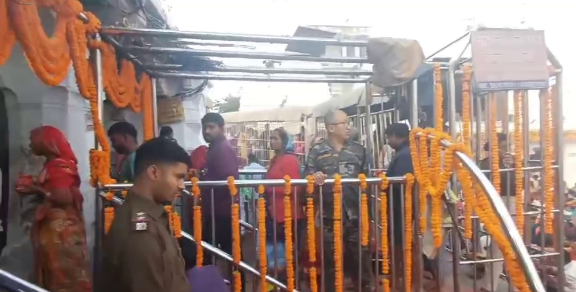 devotees-crowd-in-deoghar-baidyanath-temple-on-mahashivratri