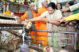 गौरी शंकर मंदिर पहुंची CM रेखा गुप्ता