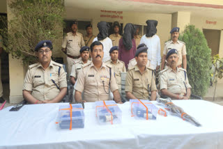 police arrested three smugglers with cache of weapons In Garhwa