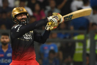 'Finisher' Dinesh Karthik Becomes Second Highest Run-Getter in Death Overs of IPL Since 2022
