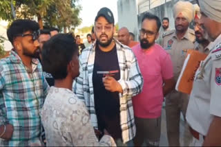 hoshiarpur police arrest thief on the spot of robbery