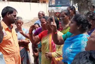 Chinapandraka People Protest Suffering From Water Problem