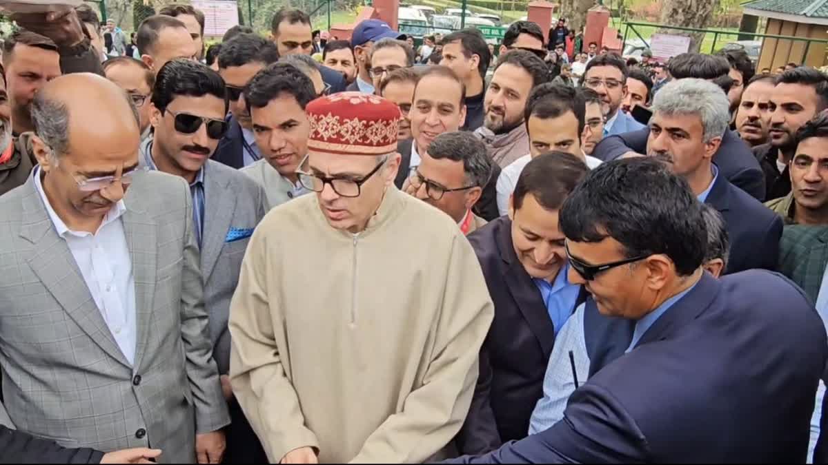 وزیراعلیٰ عمر عبداللہ نے سرینگر میں ایشیا کے سب سے بڑے ٹیولپ گارڈن کا افتتاح کیا