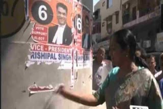 दिल्ली के सीएम ने मेट्रो खंभों का निरीक्षण किया