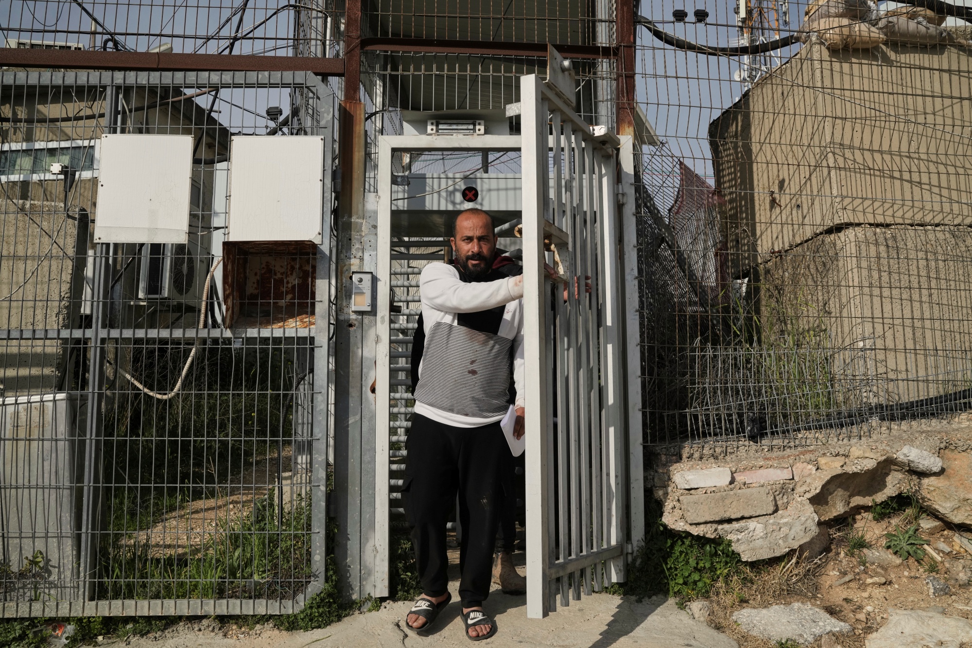 Oscar Winning Palestinian Director Says Israeli Soldiers Beat Him Kept Him Blindfolded For 20 Hours After Attack By Settlers