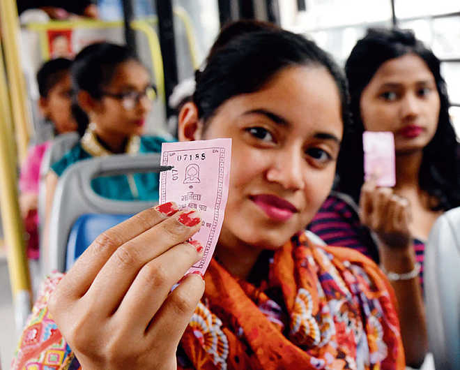 सिर्फ दिल्ली की महिलाएं कर सकेंगी बस में मुफ्त सफर
