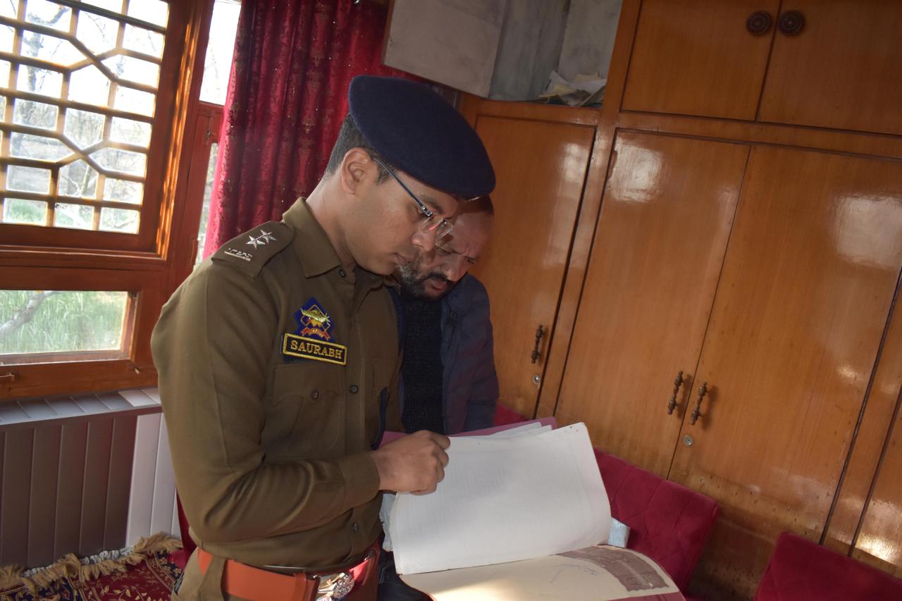 जम्मू कश्मीर में पुलिस की बड़ी कार्रवाई