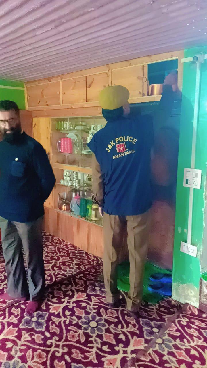 जम्मू कश्मीर में पुलिस की बड़ी कार्रवाई