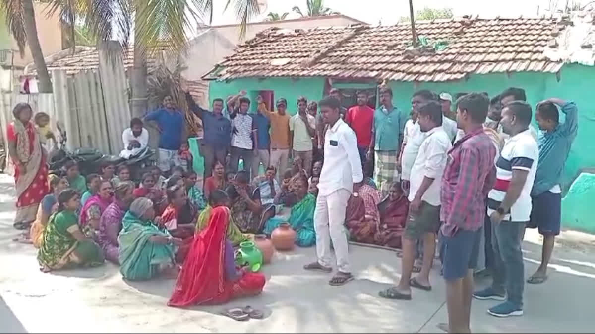 VILLAGERS BOYCOTTED VOTING  LOK SABHA ELECTION 2024  KOLAR  CHITRADURGA