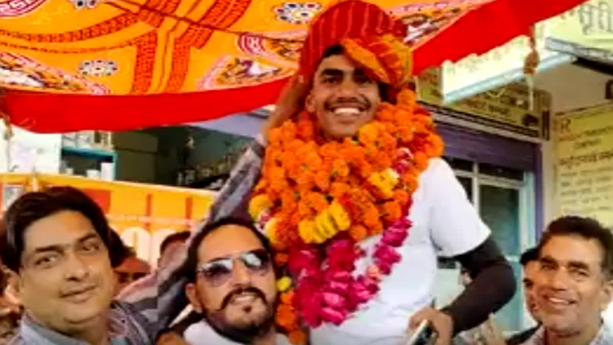 Cyclist Tarun rajpurohit welcomed in Makrana