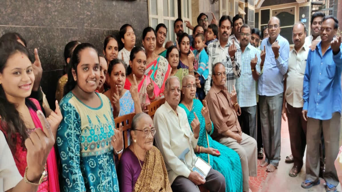 85 PEOPLE OF SAME FAMILY CAST VOTE  LOK SABHA ELECTION 2024  LOKSABHA ELECTION KARNATAKA  വോട്ടിന് ഒരേ കുടുംബത്തിലെ 85 പേര്