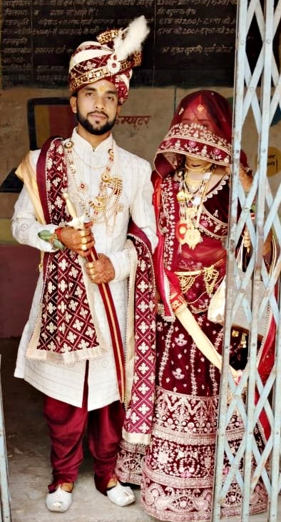 Newly wed couple casts their vote in Damoh of Madya Pradesh