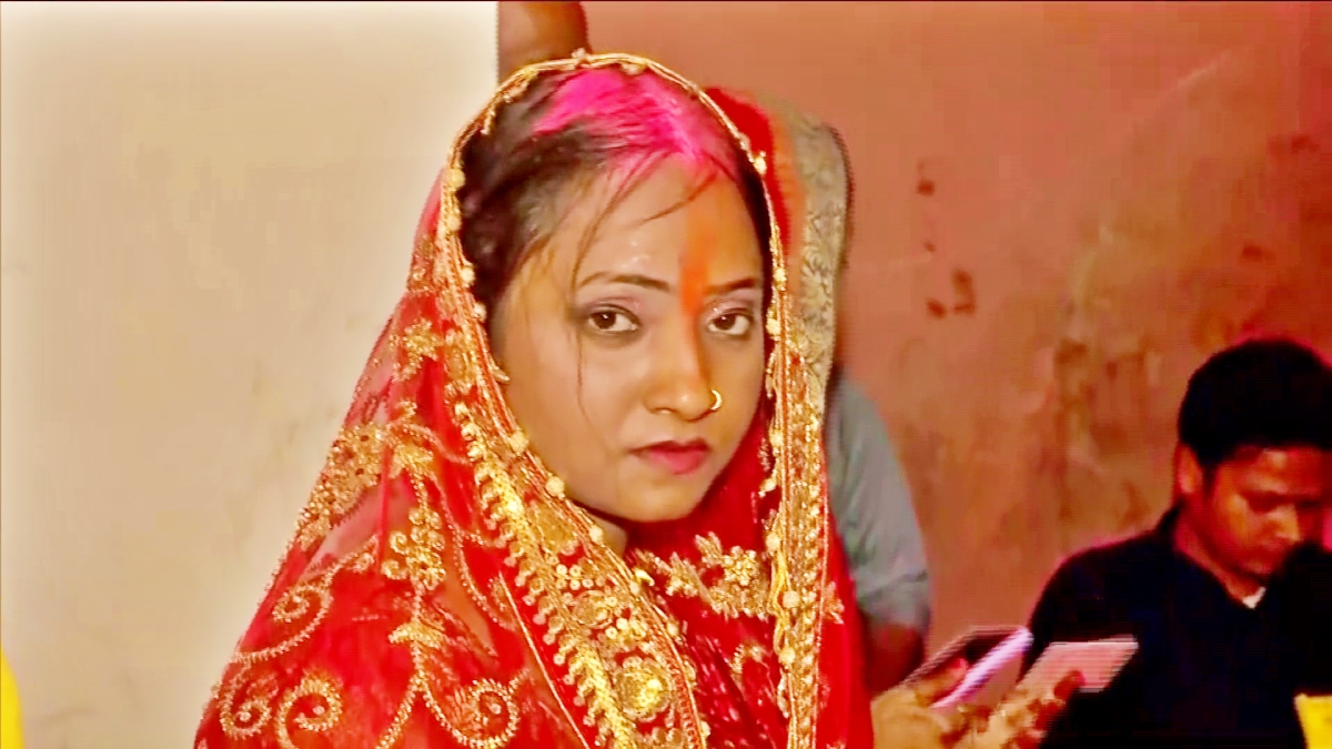 bride cast her vote before Vidai