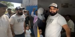 Mohammad Shami reaches the polling station to cast vote in Amroha