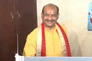 After casting his vote, Lok Sabha Speaker Om Birla appealed to everyone to vote for a "decisive government".