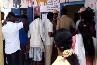 POLLING BOYCOTT  OFFICIALS POLITICAL LEADERS  PERSUADED BY VILLAGERS  KOLAR