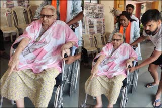83 year old Geeta casts her vote at a polling booth despite being on an oxygen concentrator