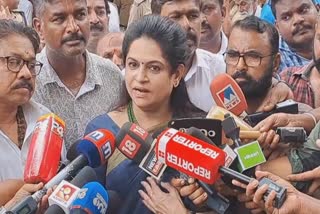 PADMAJA VENUGOPAL CAST VOTE  LOK SABHA ELECTION 2024  വോട്ട് രേഖപ്പെടുത്തി പത്മജ  KERALA LOK SABHA ELECTION 2024