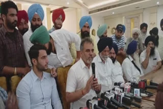 candidate of Akali Dal surrounded the opposition parties
