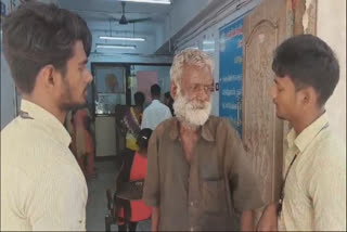 College students rescued a helpless old man from the road and took him to the hospital at Tirunelveli
