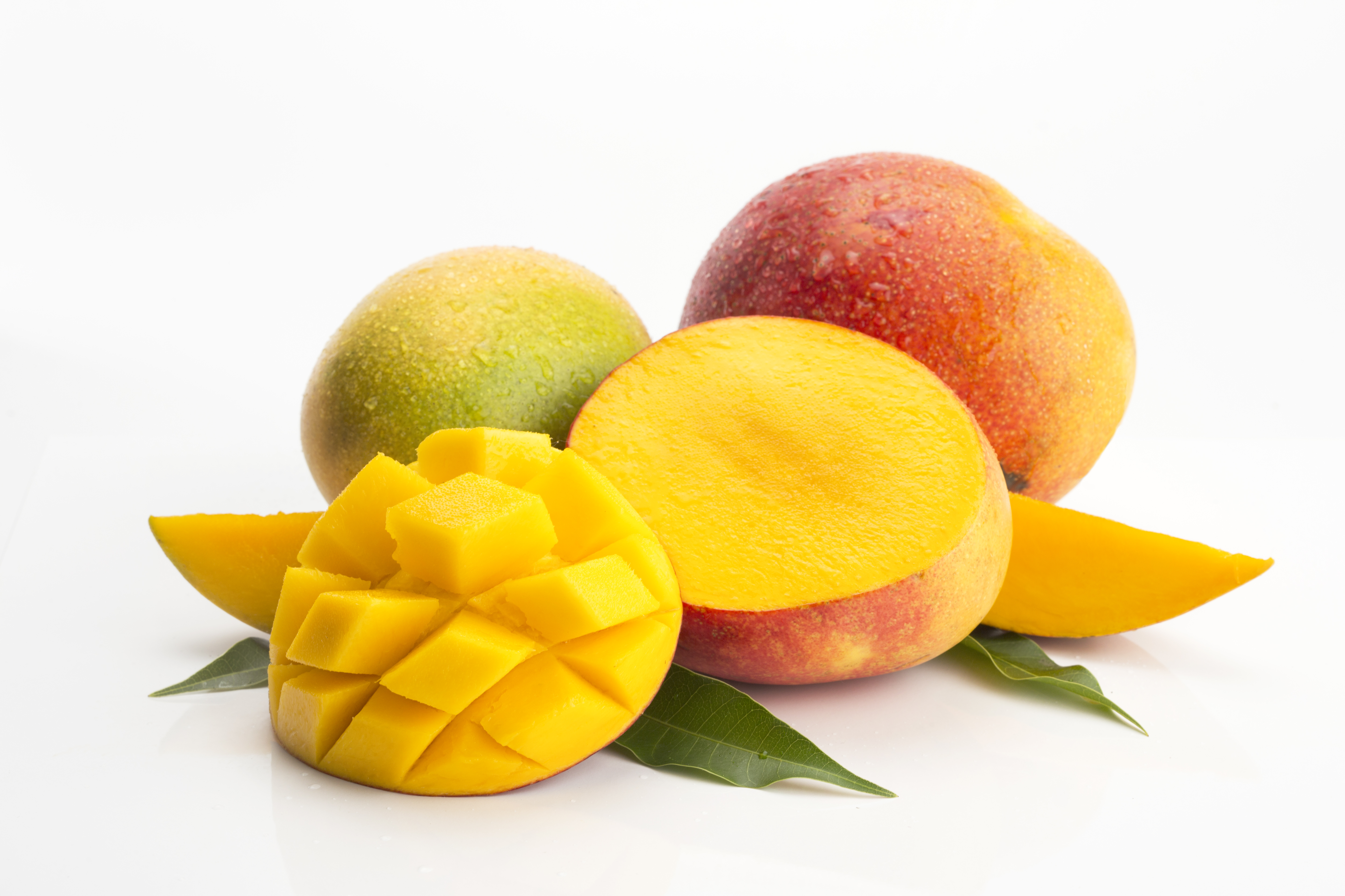 This is how you can identify real mangoes, otherwise you will get sick by eating mangoes made from chemicals