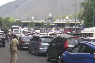 huge_devotees_to_tirumala_tirupati_temple_rush_at_alipiri