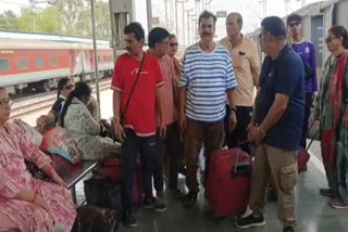 TOURISTS RETURNING FROM JK