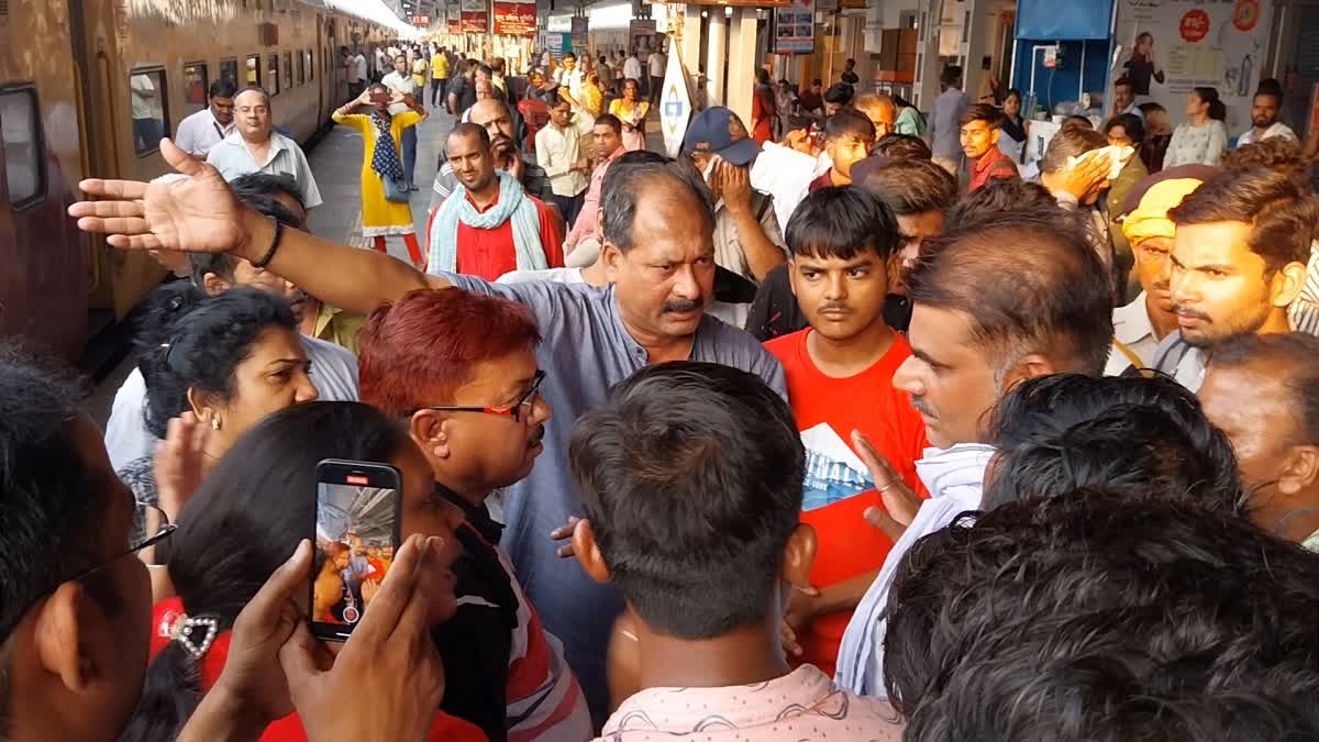 JALNA CHHAPRA TRAIN AC BROKEN