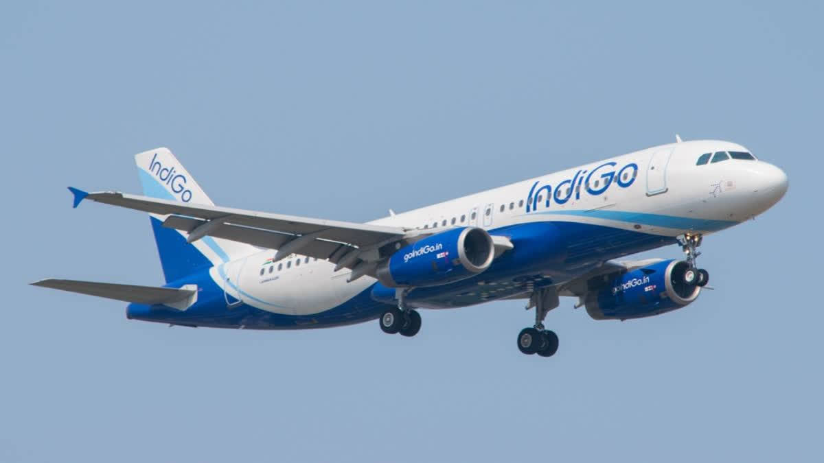 A passenger, who was flying from Indore to Hyderabad, created a drama on the flight. While sitting on the plane, he suddenly tried to open the door of the flight in midair.